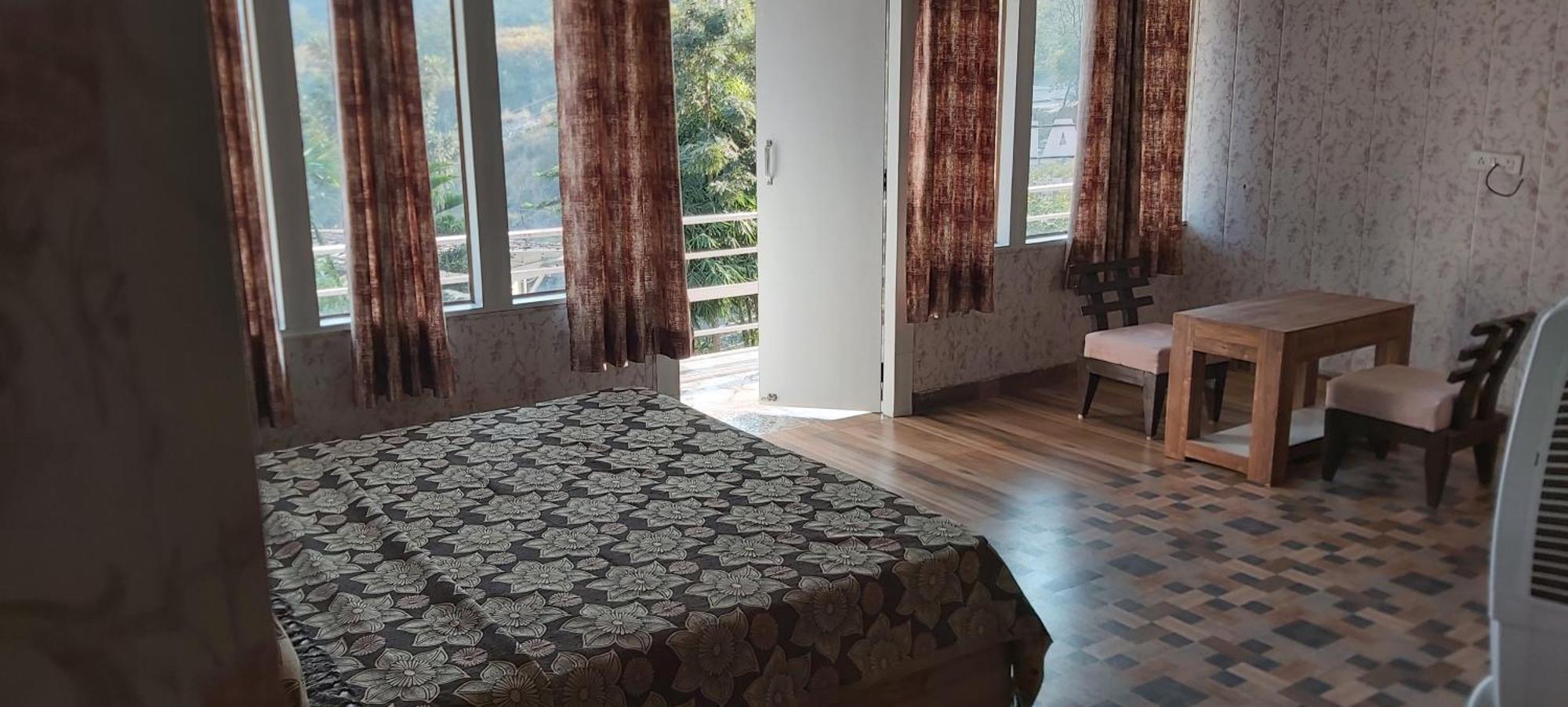 Valley Retreat Home Stay 德拉敦 客房 照片